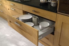 windsor-shaker-oak-kitchen-hettich-drawer